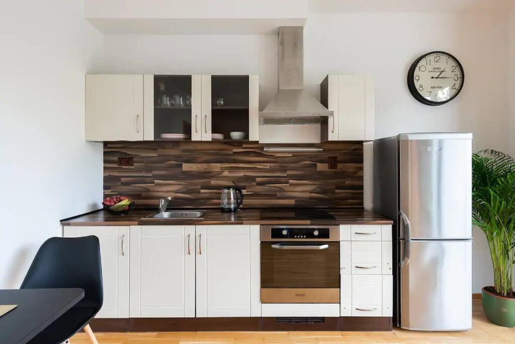 Apartment W/ Free Garage Parking Prague Luaran gambar