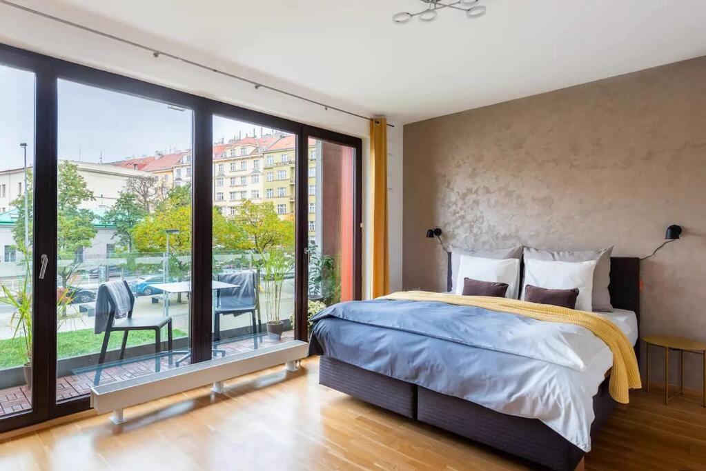 Apartment W/ Free Garage Parking Prague Luaran gambar